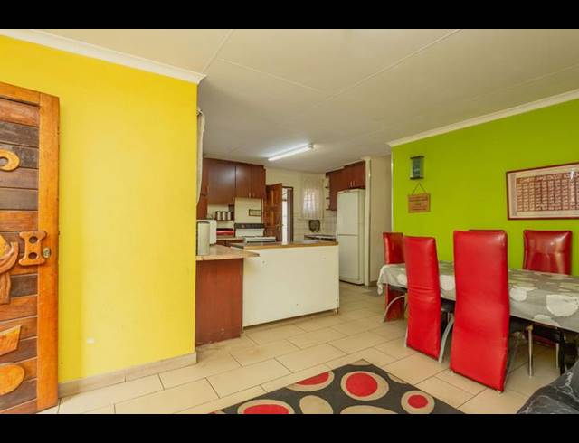 4 BEDROOM HOUSE FOR SALE IN LENASIA SOUTH